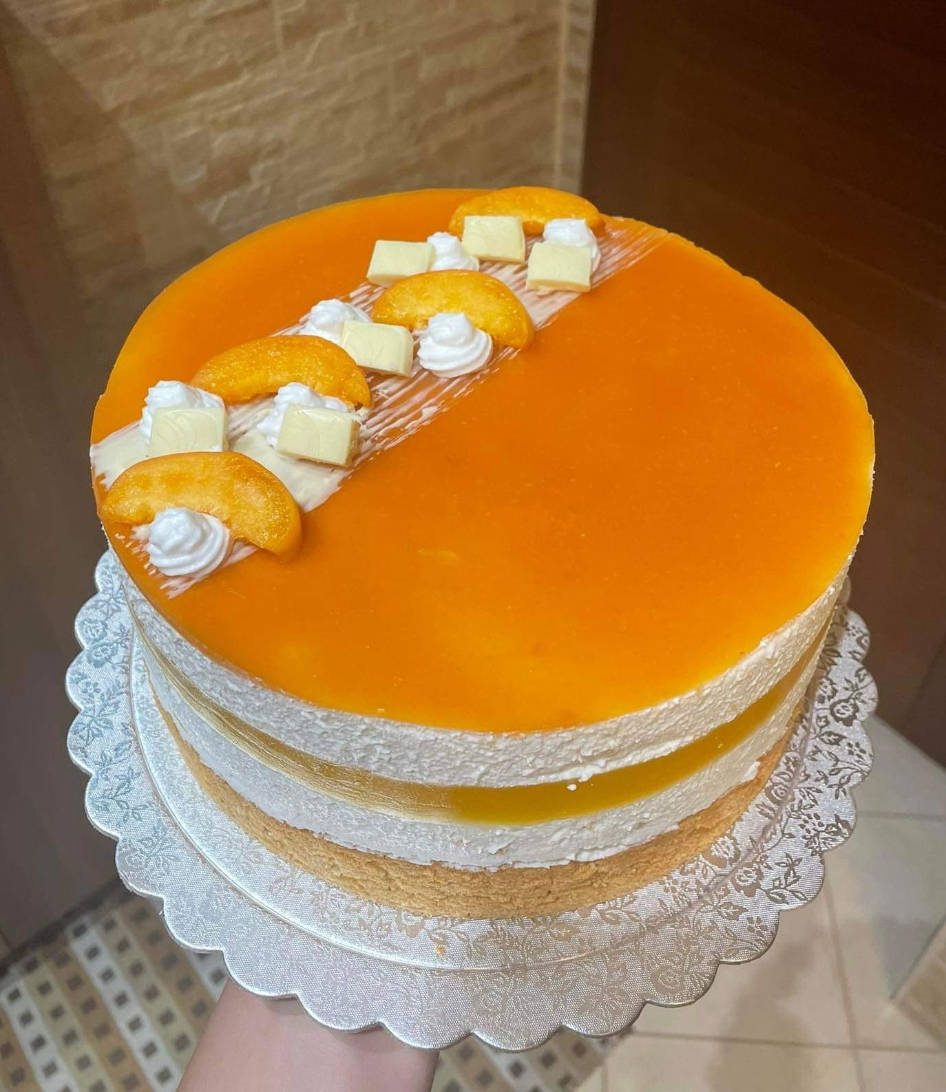 Fehércsokis őszibarack torta