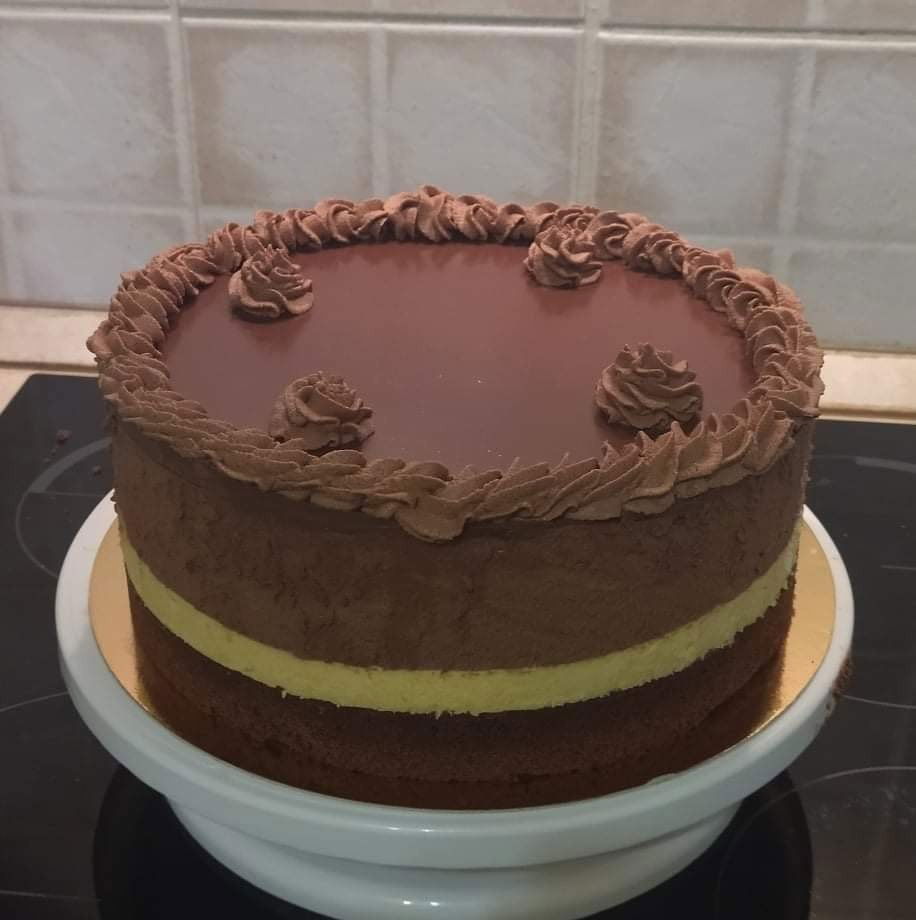 Sacher mousse torta