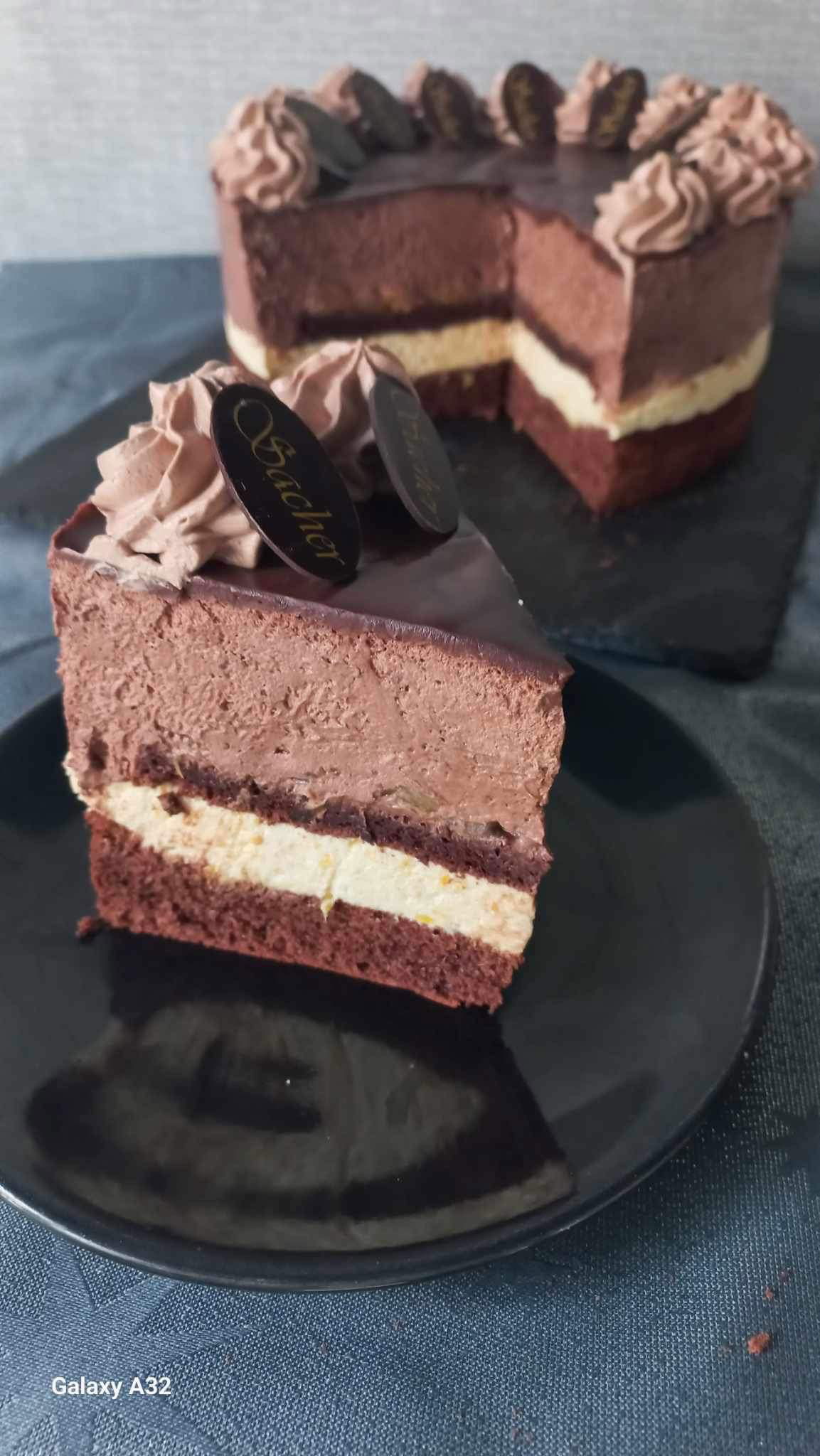 Sacher mousse torta