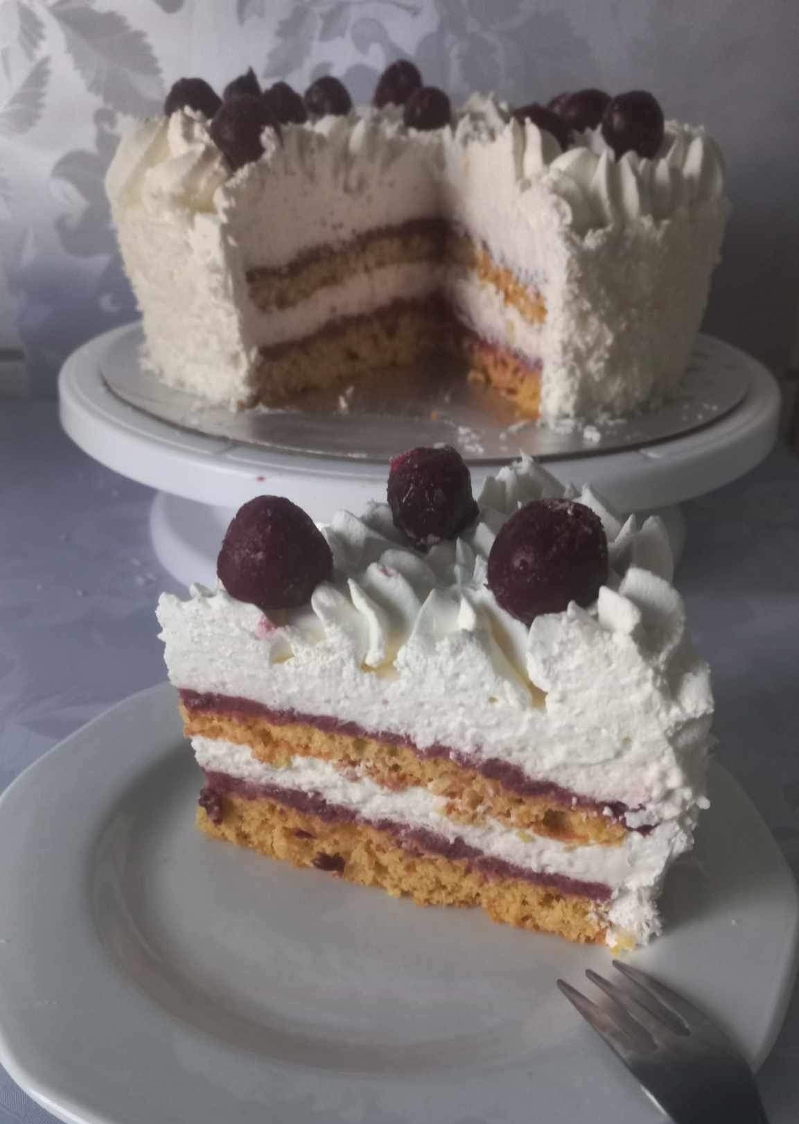 Meggyes kókusz torta