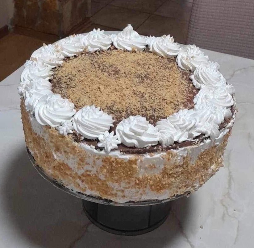 Mogyorós vanília torta karamellel