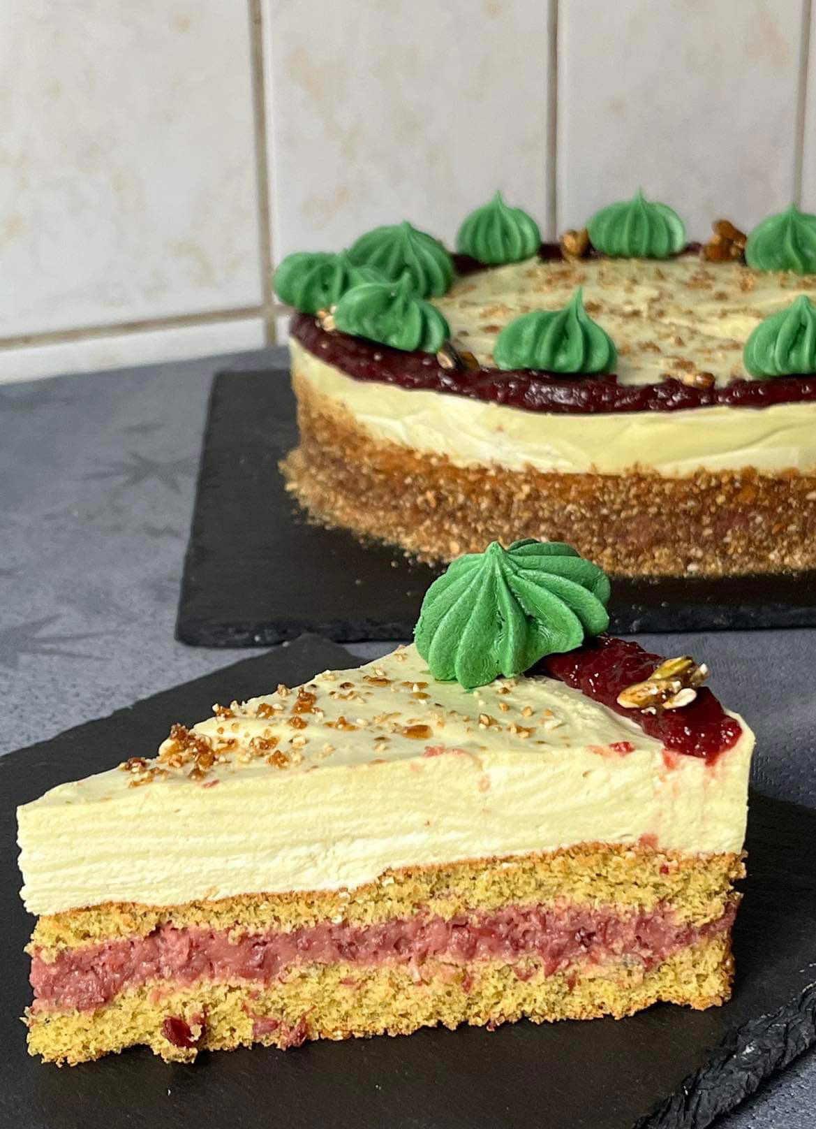 Ricottás tökmag mousse torta savanykás meggyel