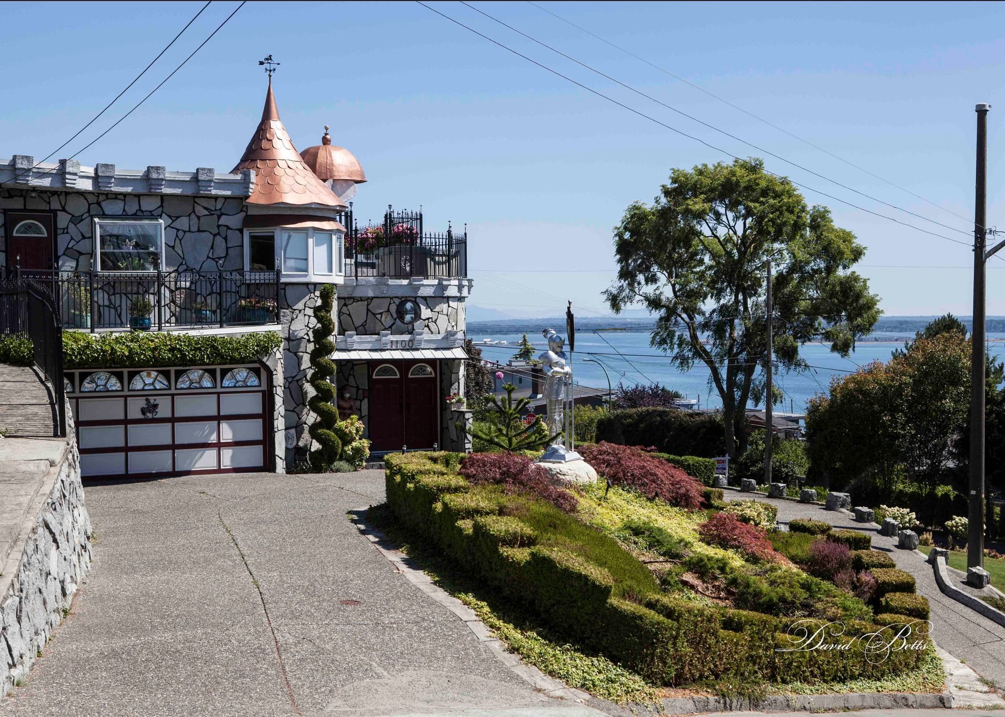 Desirable Residence on the Coast - White Rock
