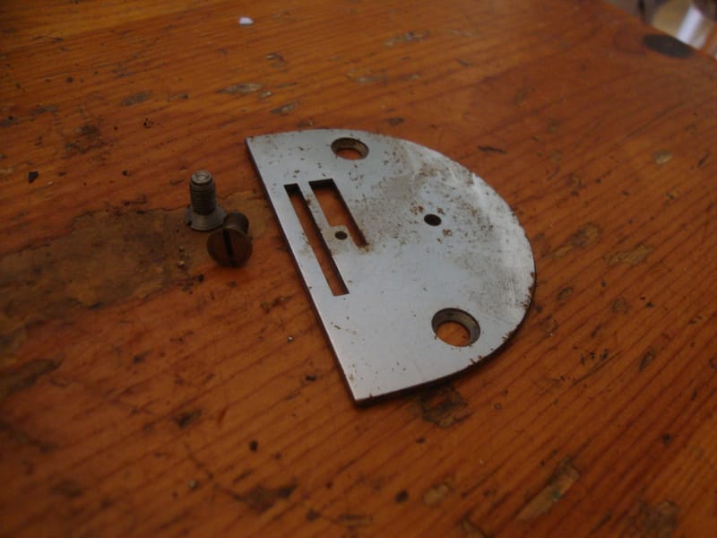 Singer 15-91 Needle Plate2