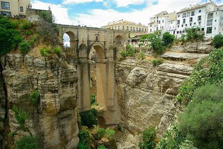 BEAUTIFUL LARGE TOWN VILLA IN OLD PART OF RONDA - 750,000€