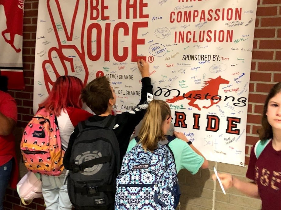 HOPEWELL MIDDLE SCHOOL STUDENTS GREETING THE BUSES TO KICK-OFF #BETHEVOICE!