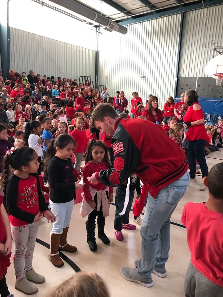 HOLSENBECK ELEMENTARY SCHOOL BETHEVOICE PEP RALLY! Be THE Voice
