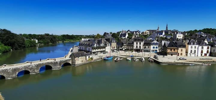 Aux Alentours