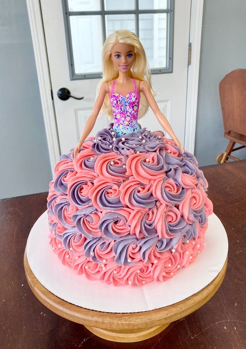 Barbie 💕💕💕💕 #barbie #barbiecake #buttercream #cake #MetroCafé