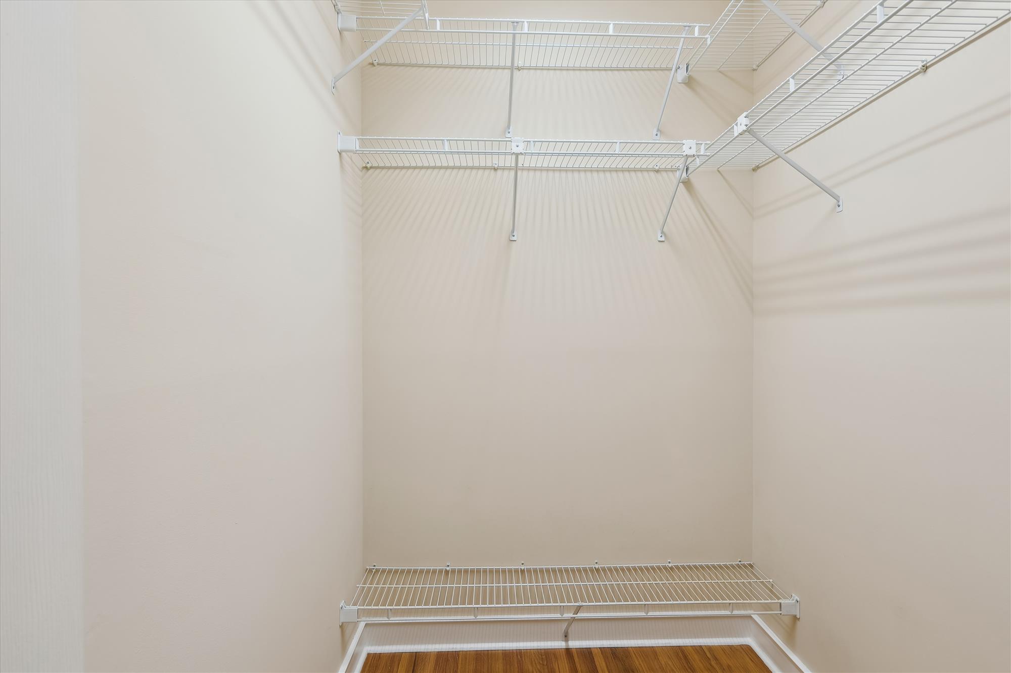 MASTER B.R. WALK IN CLOSET