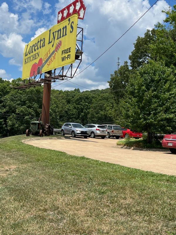 Lunch at Loretta Lynn's (24Jul22)