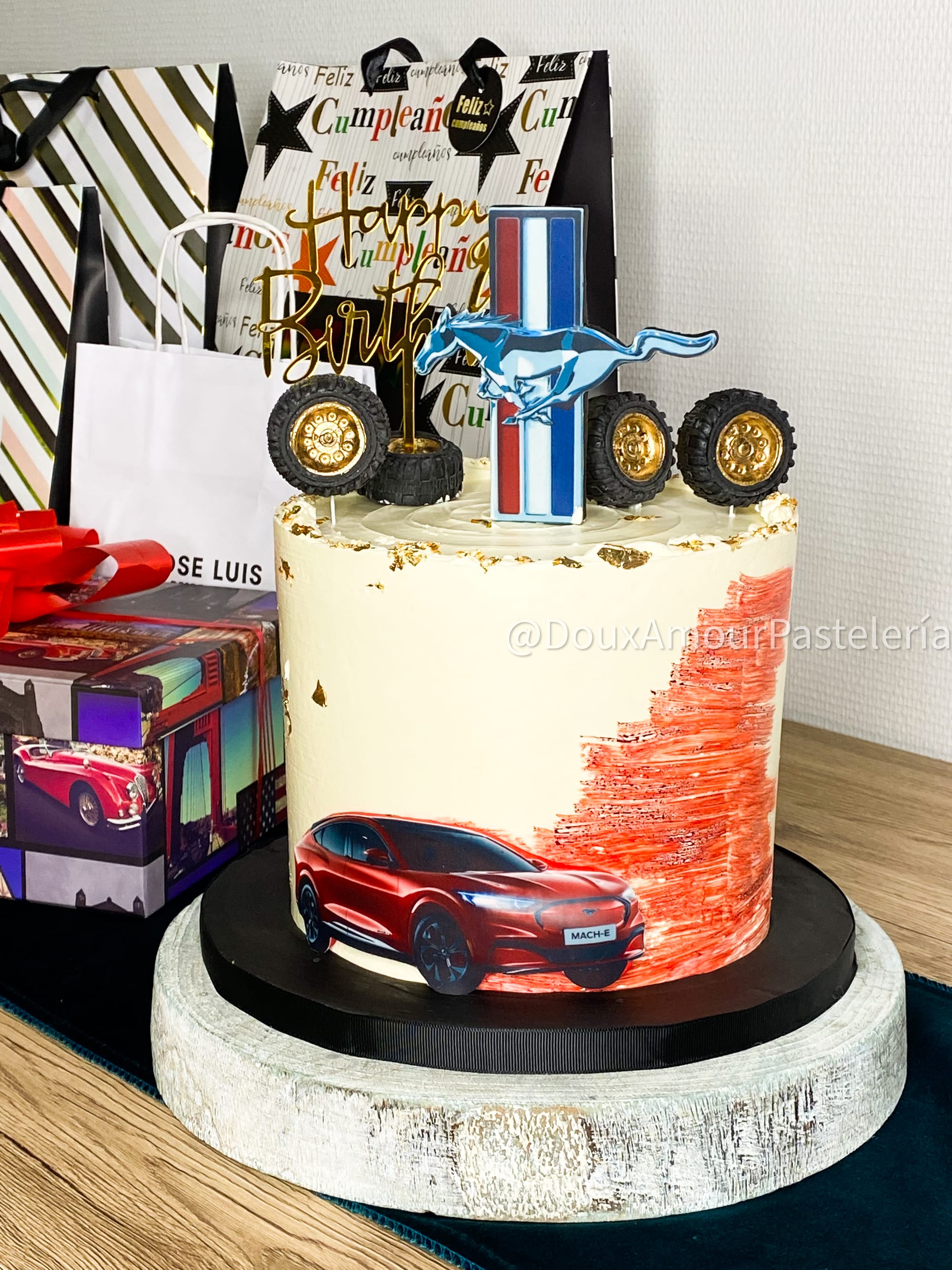 Tarta Mustang Mach-E - Doux Amour