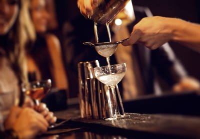 What To Consider When Choosing A Cocktail Bar? image