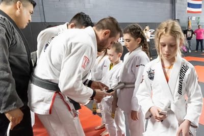 Jujitsu Family - ☀️Defensa Personal para Niños(as) ONLINE☀️ Empoderamiento  Psicológico y Defensa Personal para niños y niñas de 6 a 14 años 🗓 7 al 30  de Julio ☀️Técnicas de defensa personal (