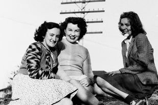 Penelope Lucy (Sutton) Harris, Jenny Fanjoy, and Ruth Fanjoy, late 1930s