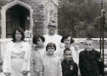 Donald Bede Godfrey Harris, Penelope Lucy Sutton (Harris), Zoë Sutton Harris, Susan, Brenda, Chip, and Mark., 1969
