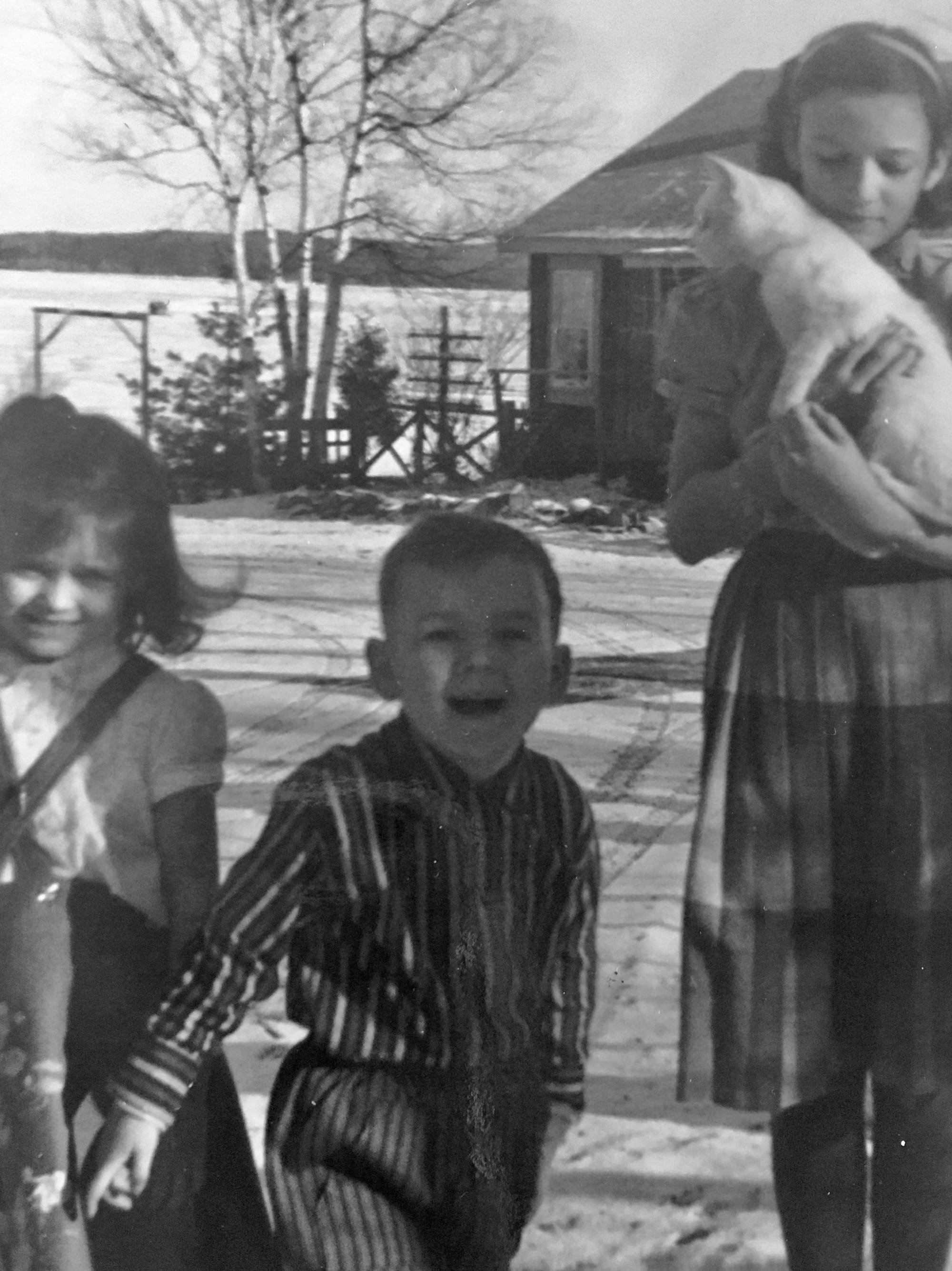 Susan, Mark, Zoë Sutton Harris, and Snowball, 1960