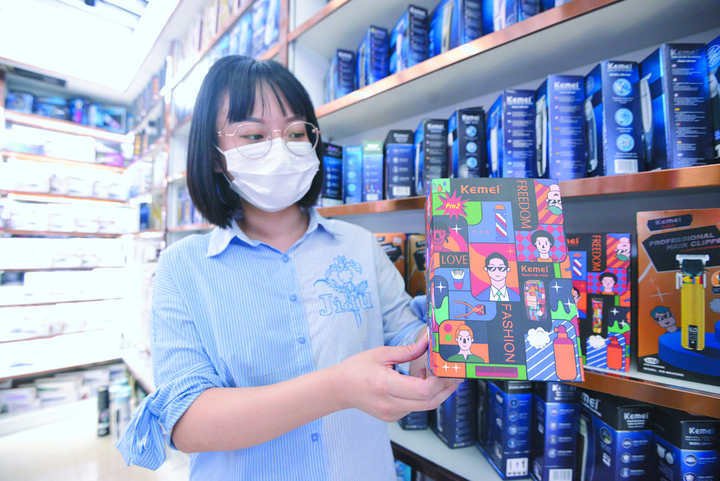 Pollination of young people to promote domestic and foreign trade Yiwu small household appliances transformation and development ushered in the "incremental space"