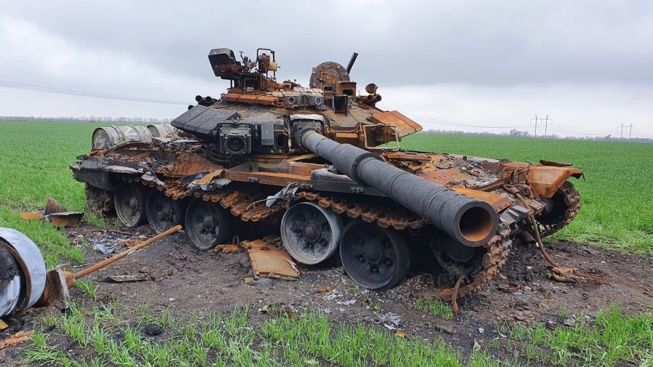 Zerstörte russische Ausrüstung aus dem Krieg mit der Ukraine befindet sich in Prag