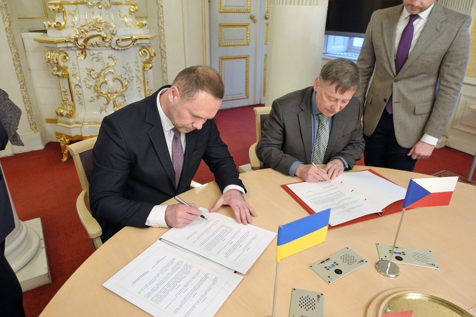 Tschechien und Ukraine unterzeichnen Abkommen im Schulwesen