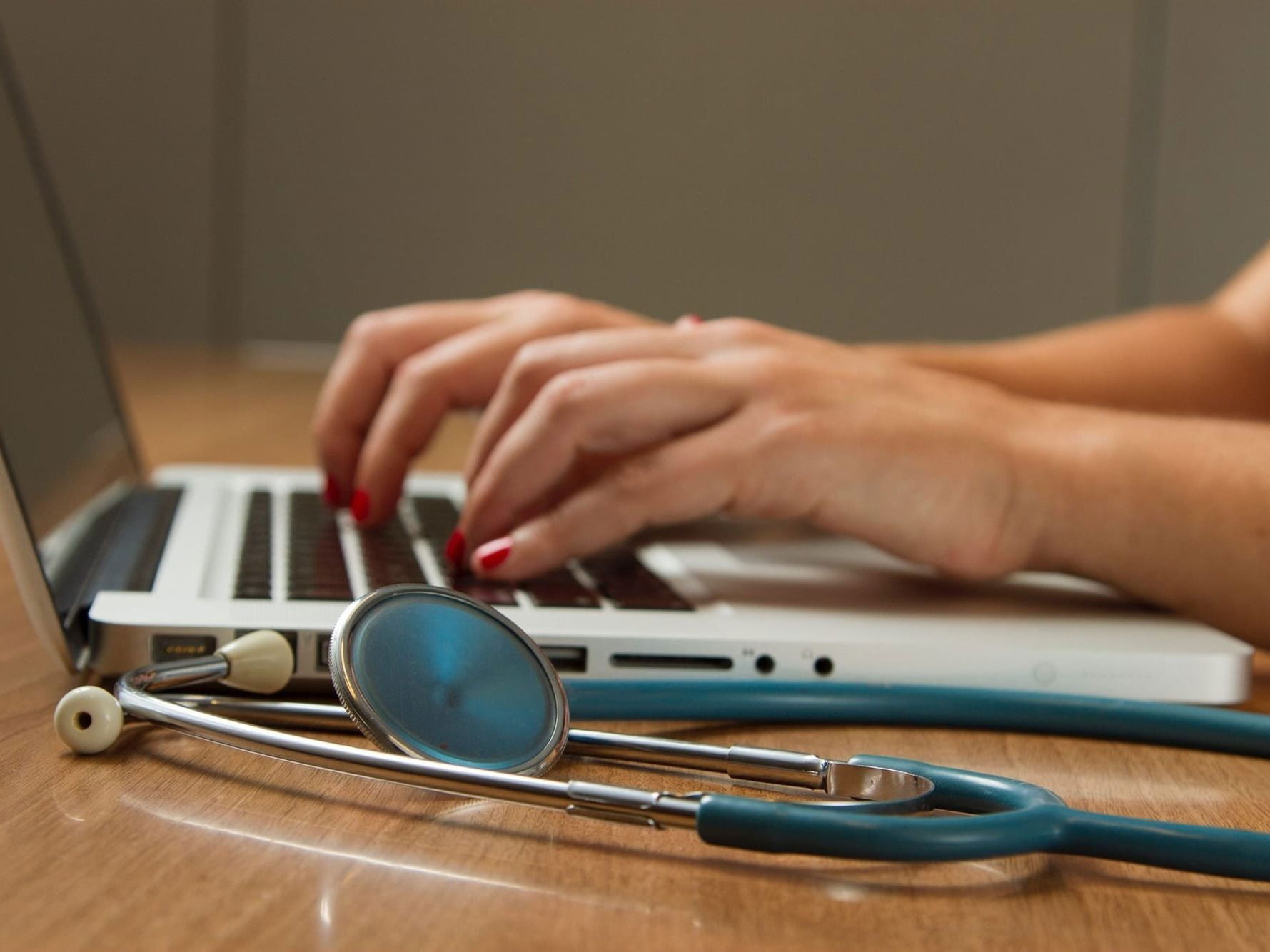 Gesundheitsministerium muss Verzögerung bei der Digitalisierung von Krankendaten einräumen