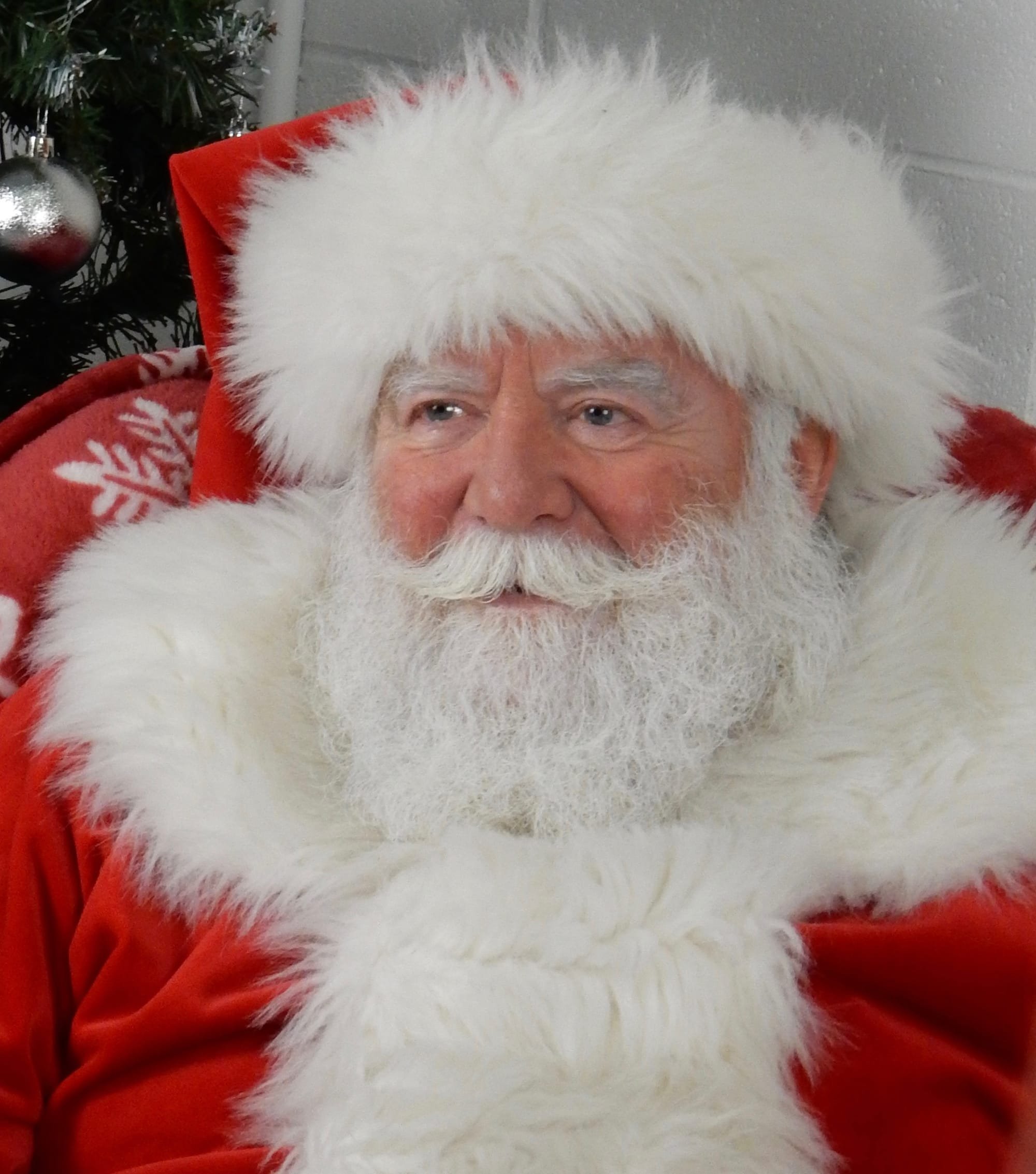 Let Edmonton's Santa Claus bring the holiday spirit to your event!