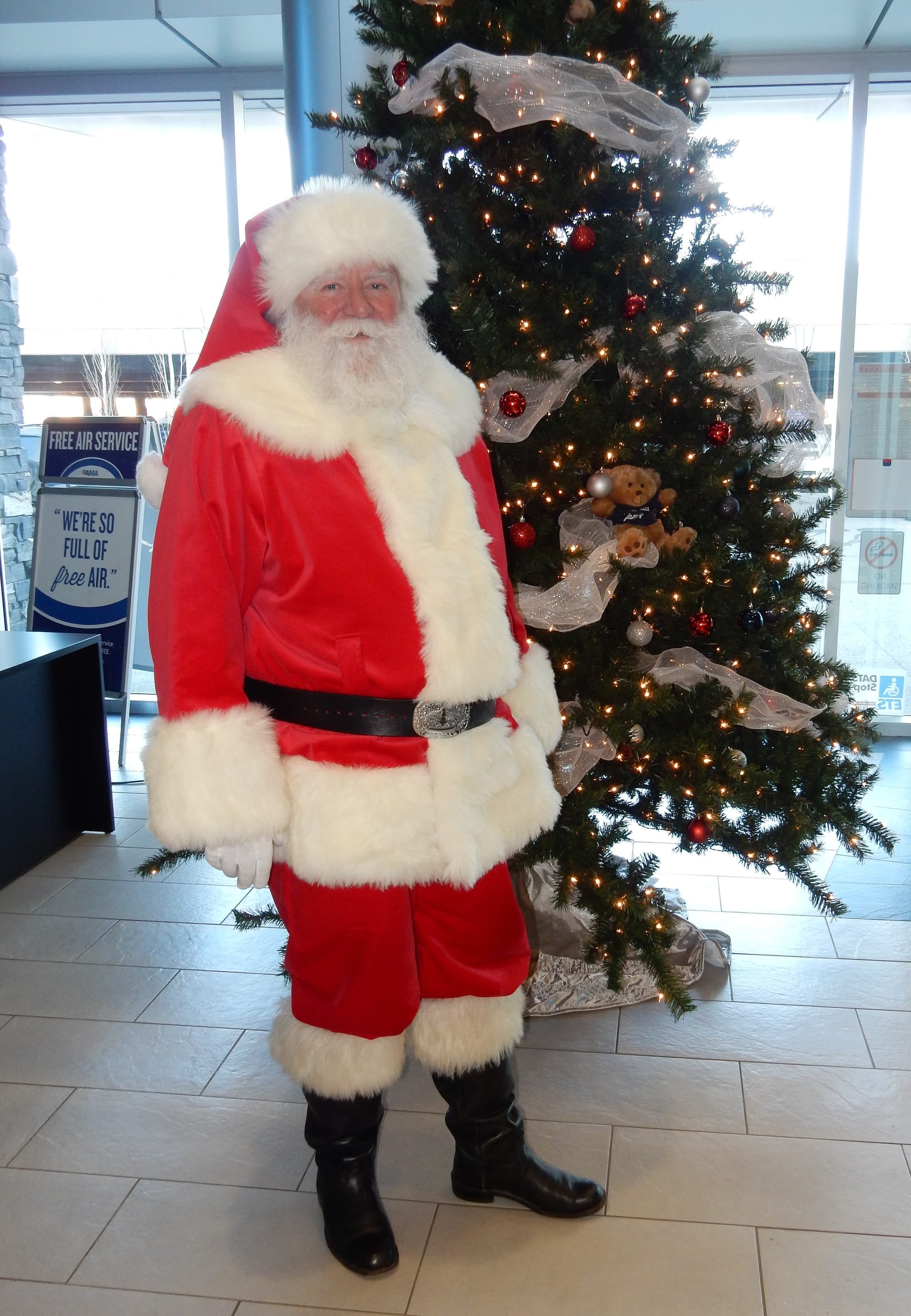 Book now and let Edmonton's Santa Claus add that extra sparkle to your holiday event!