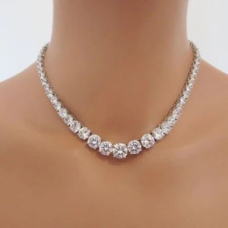 The Allure of Women's Moissanite Necklaces: Radiance Redefined