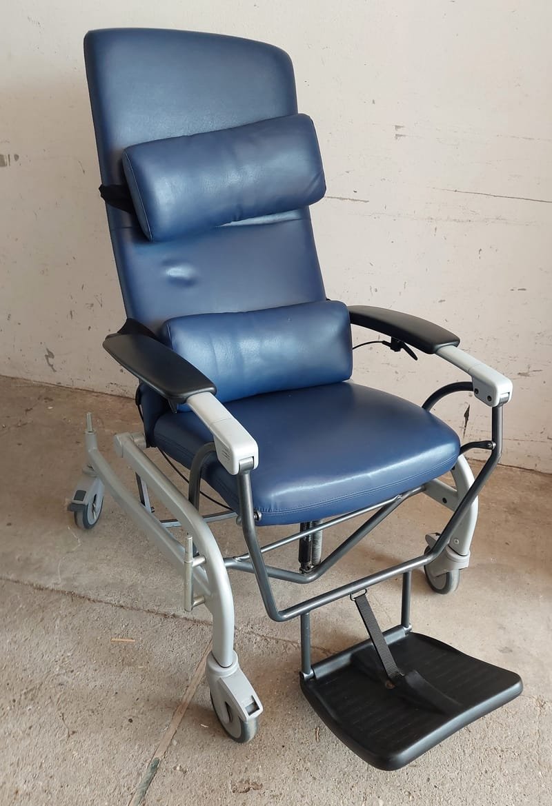 Kusch Betegszállító és ületető szék - billenthető