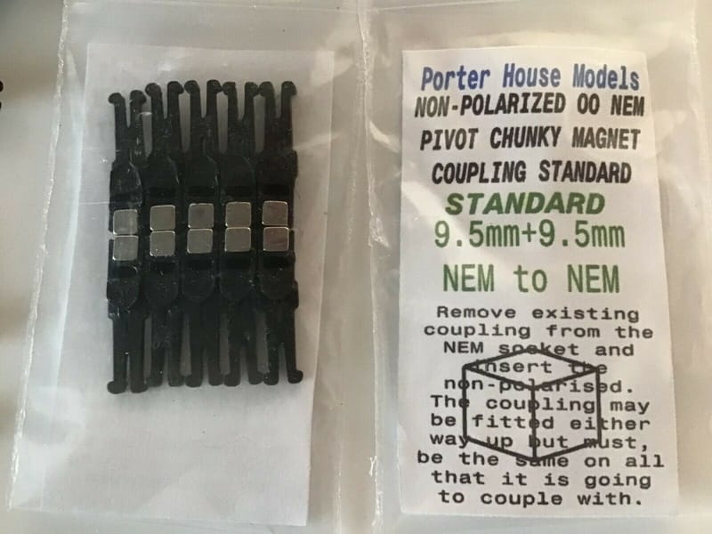 TASTER PACK OO / HO COUPLER HORNBY AND DAPOL TYPE COUPLINGS 4