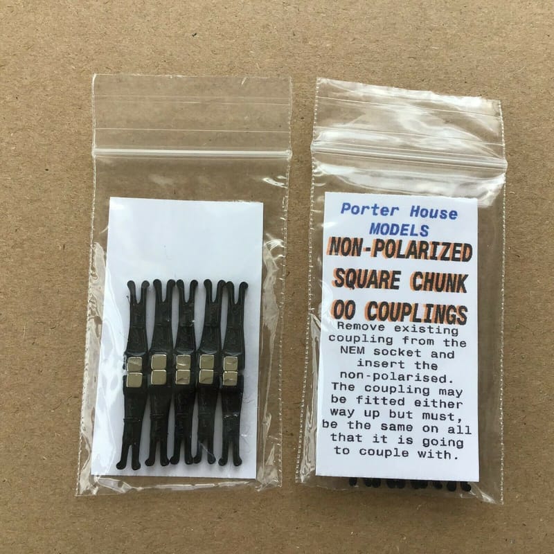 5 PAIRS OF 00 GAUGE SQUARE CHUNK COUPLINGS FOR NEM POCKETS