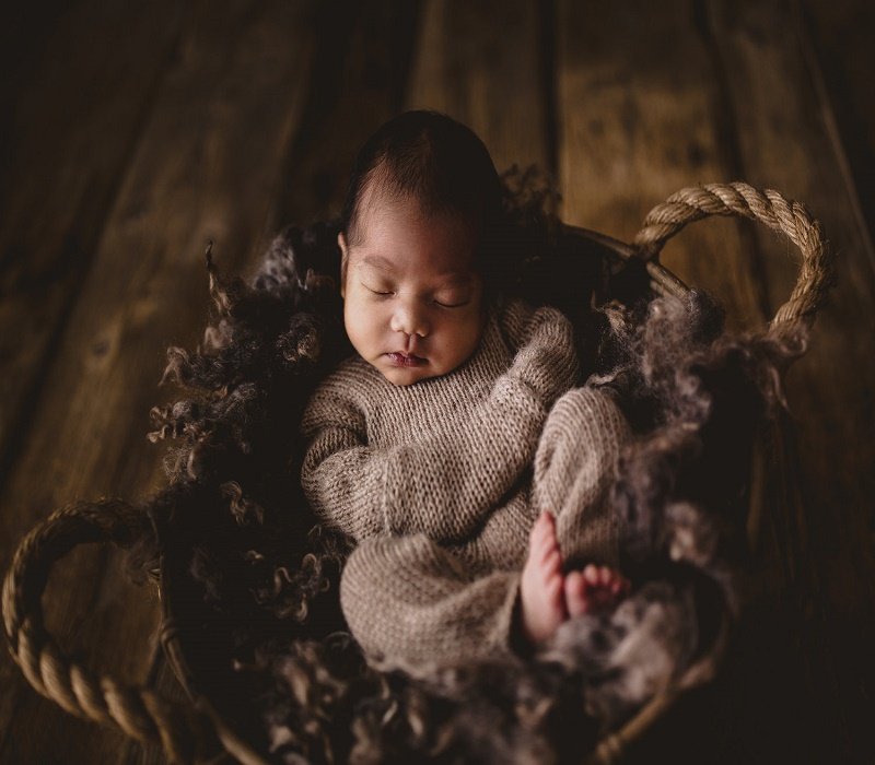 Check the best Calgary newborn photographer for your newborn special occasions - Tkshotz Photography