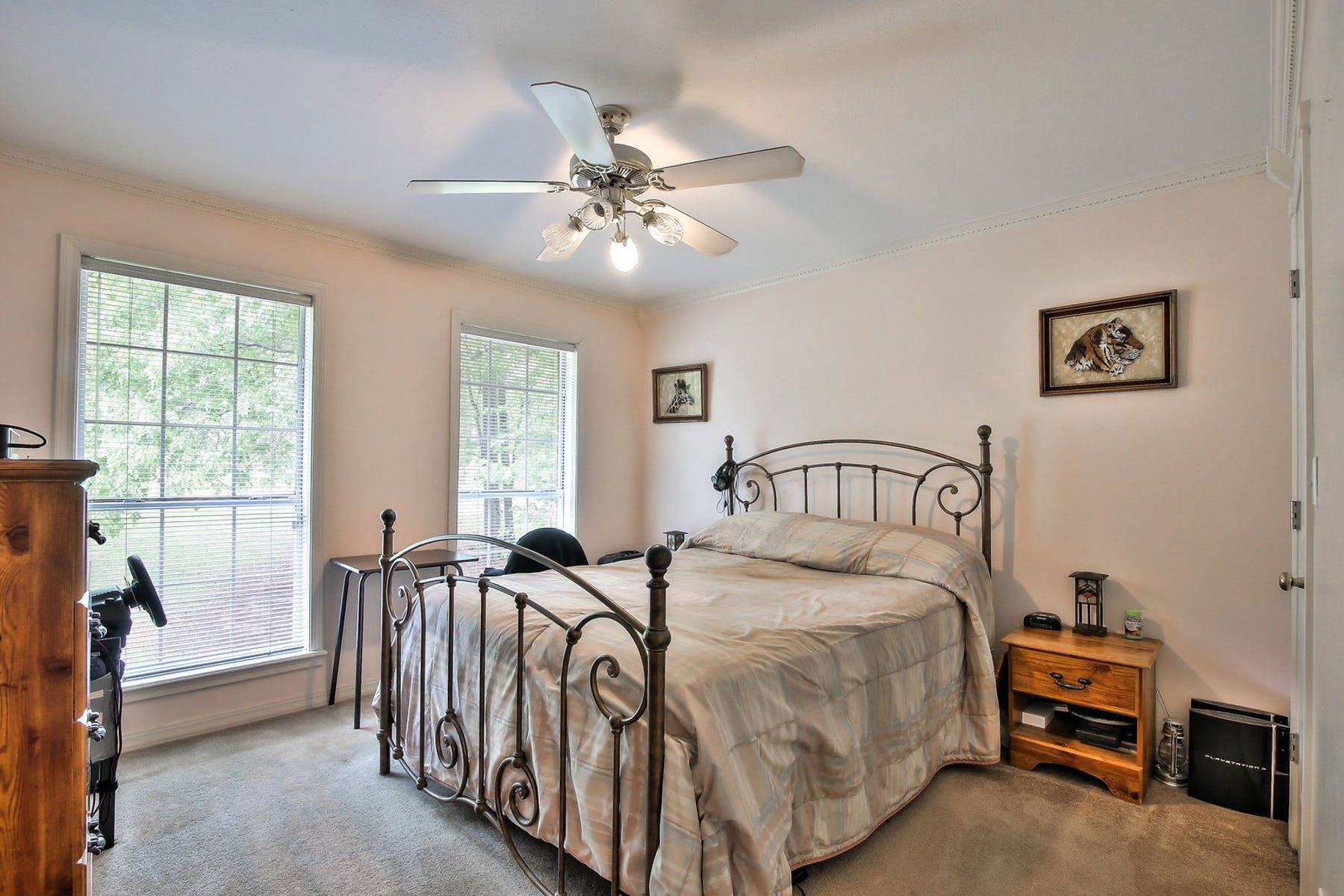 upstairs-bedroom-beautiful-e-tx-lake-front-home-for-sale-a-must-see