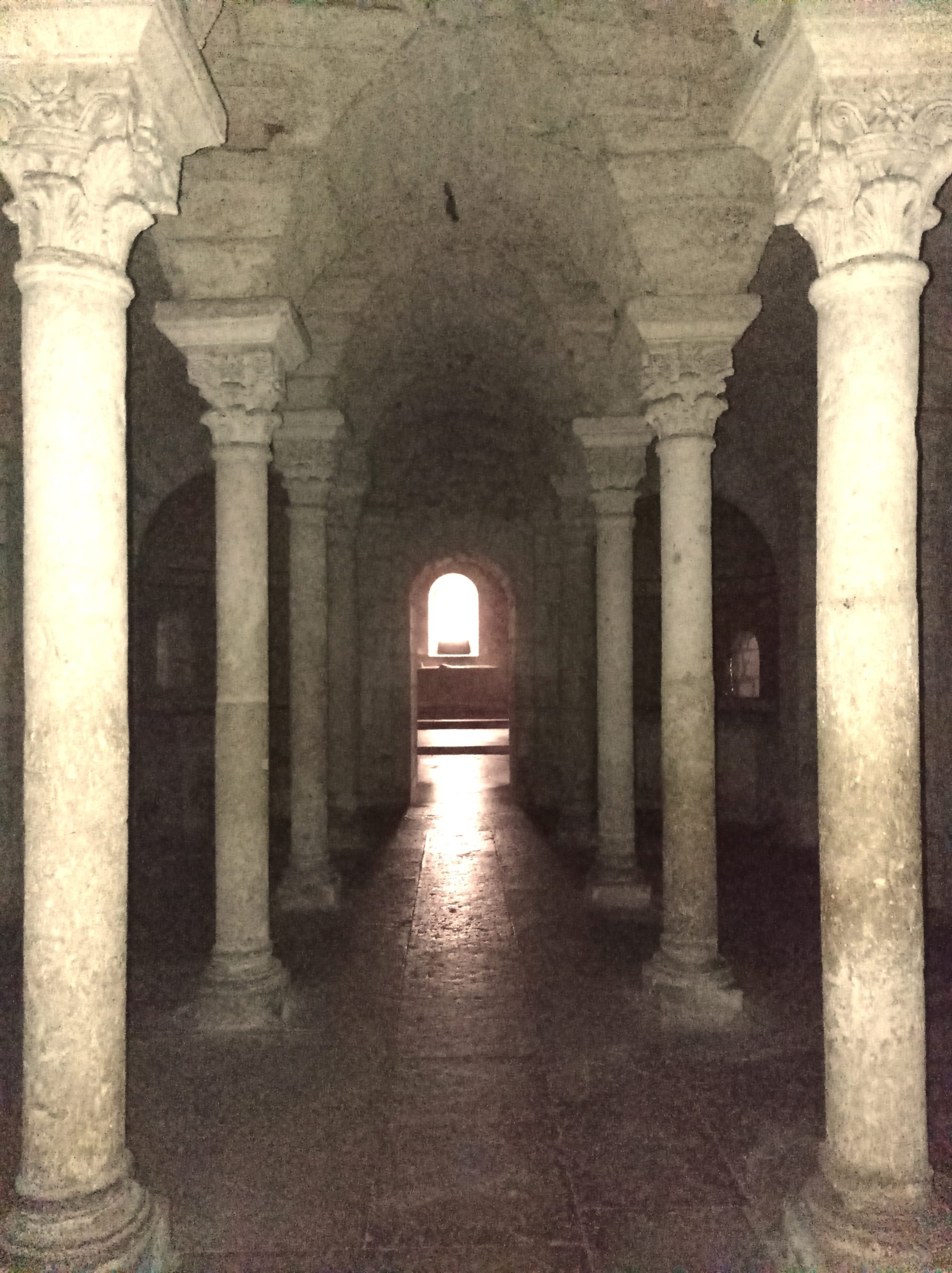 La crypte de l'abbaye de Tournus