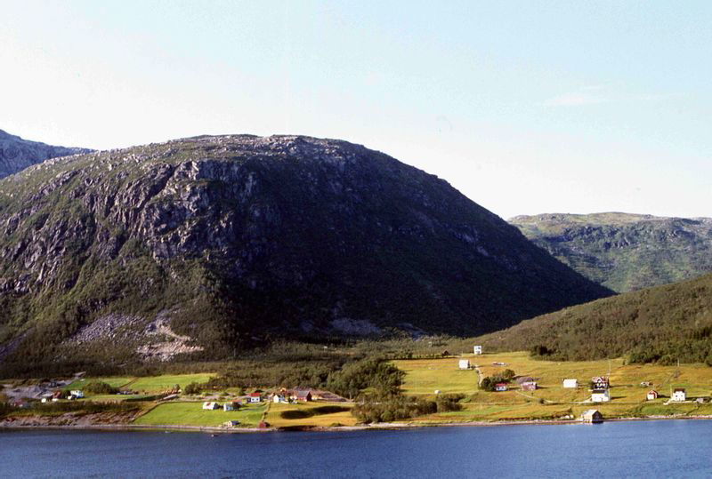 Fiskefjorden med Rundfjellet, Hól s. - no Tjeldsund