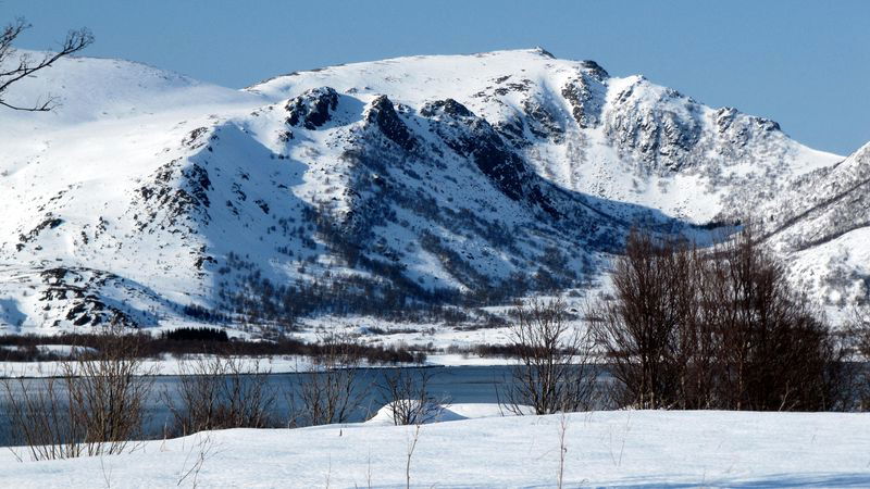 Tronliene (til v.) ml. Skorvågen og Storhaugen. Bø s.