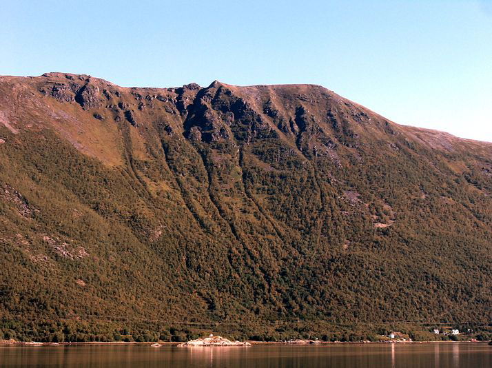 Øverland, rasfjell i Sigerfjorden. Sortland s.