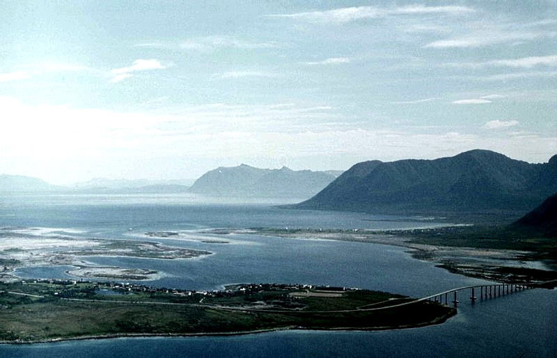 Hammarøya og Risøyhamn - Andøybrua og Lovika. Bjørnskinn s.