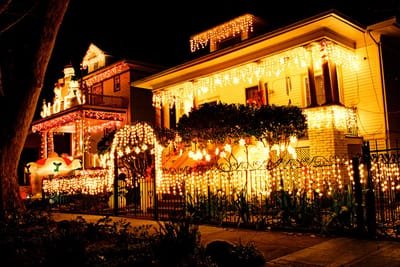Why A Professional Should Be Hired To Hang Christmas Lighting? image