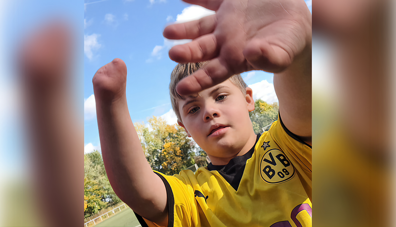 BEI UNS IST DER BALL AUCH RUND.