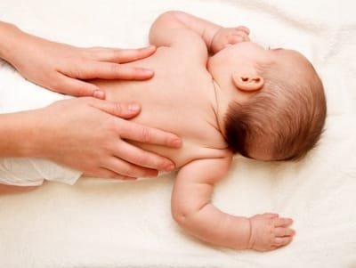 Massage bébé image