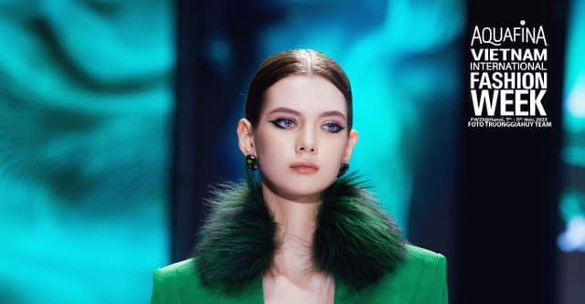 AQUAFINA VIETNAM INTERNATIONAL FASHION WEEK has just concluded its successful series of shows, featuring 18 leading Vietnamese, Italian, and Australian designers at Military Zone 7 stadium in Ho Chi Minh City.