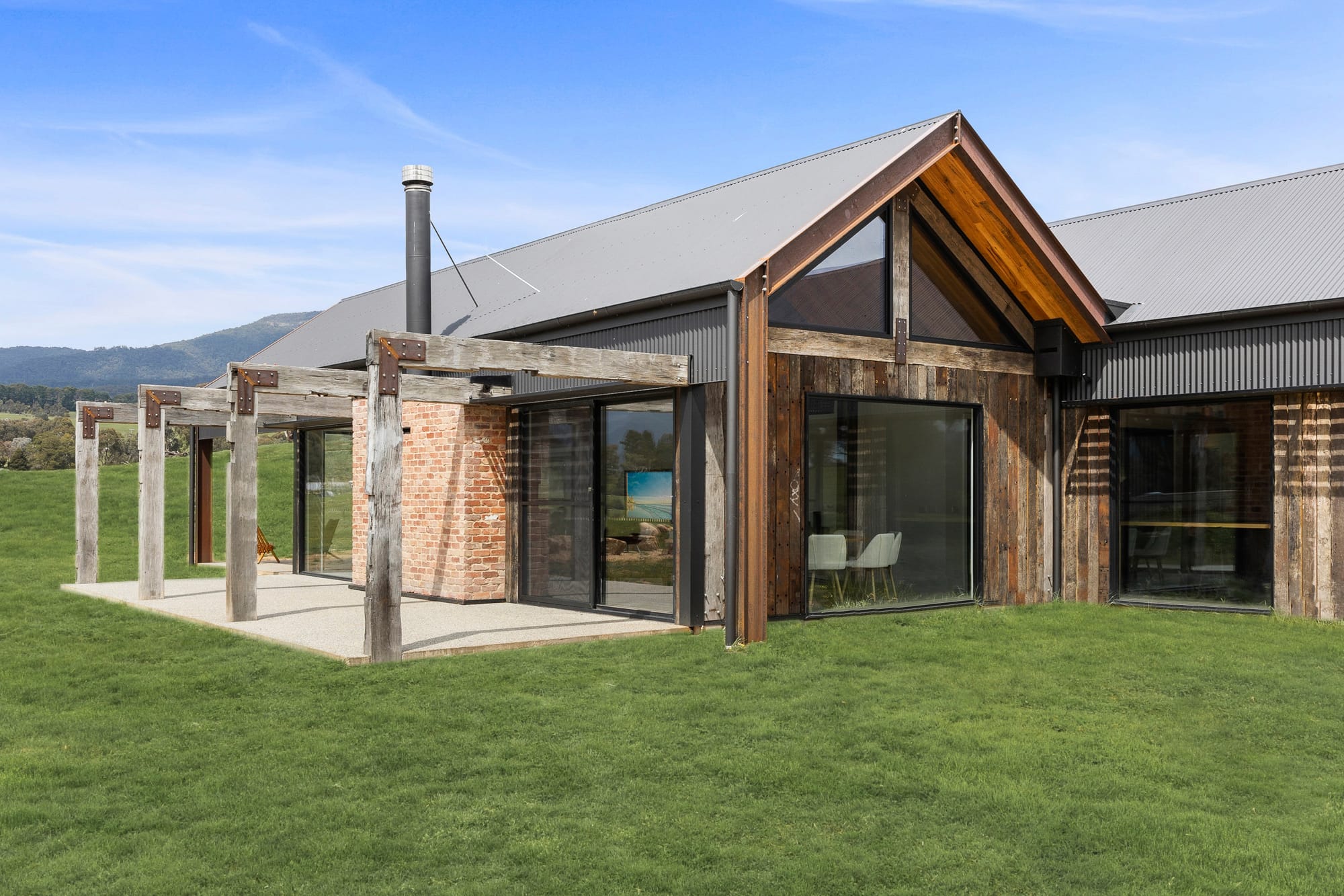 MacKinnon Design MACKINNON DESIGN