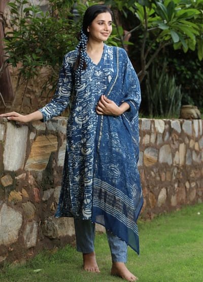 Choose an outfit like a kurta set for women image
