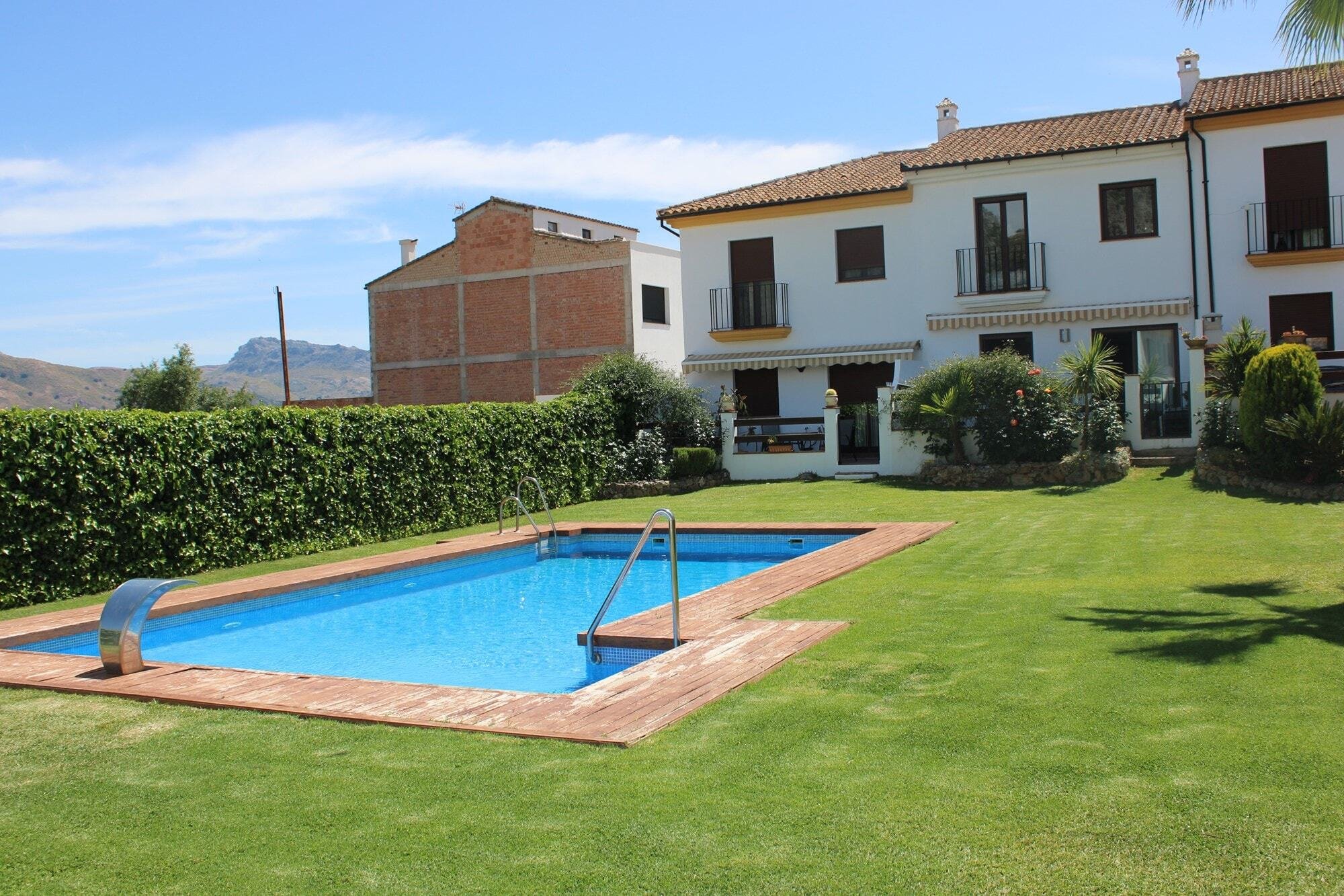 NEW HOUSE in gated community with POOL - 150,000€