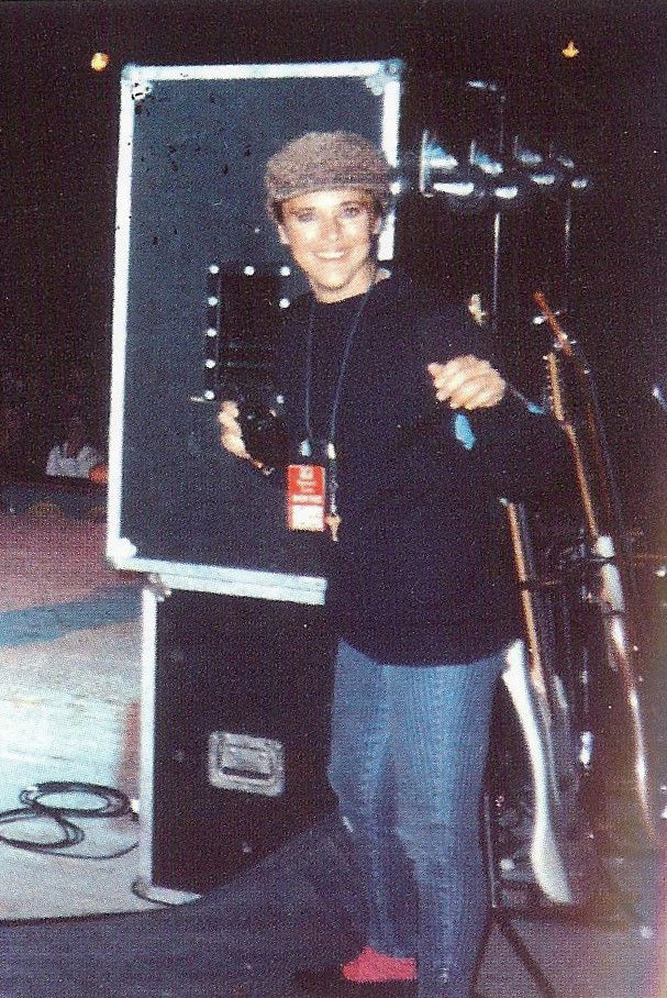 Suzie Quatro impersonating a roadie on the last day of a tour