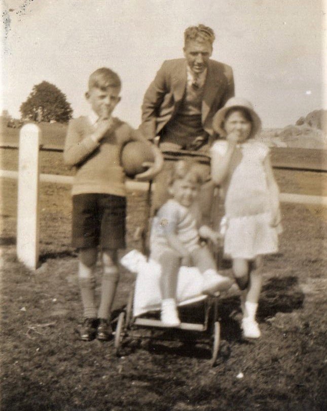 Tunbridge Wells 1935 John  (Taylor), Billy, Peter and Jean