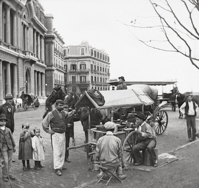 Escenas Urbanas. Fotos de la muestra "Buenos Aires, memoria antigua"