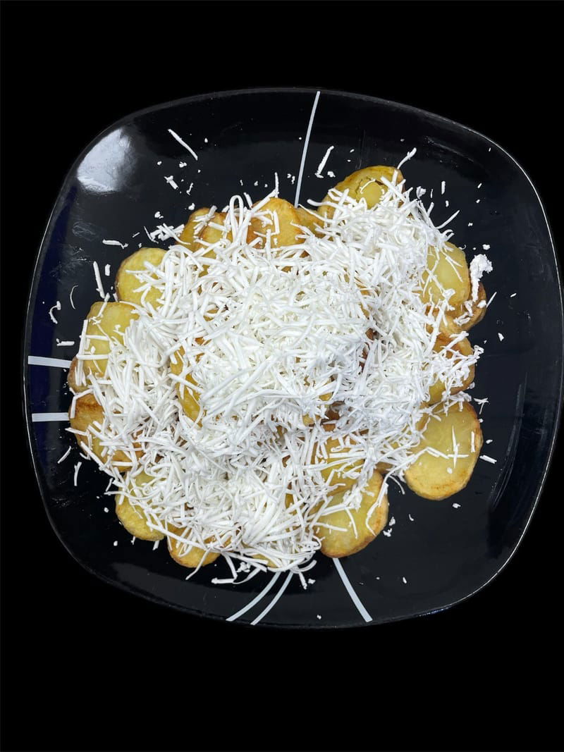 Пържени картофи със сирене (100гр)