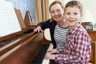 What To Look For In Hiring A Qualified Piano Teacher? image